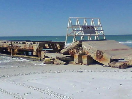 cortez-beach-pier-02-05-09 Middle pier, Cortez Beach, February 5, 2009. The pier continues to crumble. Cell phone photo courtesy of Manatee County Lifeguard Curtis Mcfee.
