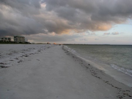 IMG_4837 Dark, low, fast-moving clouds overtake the blue sky over Sunset Beach and St. Pete Beach.