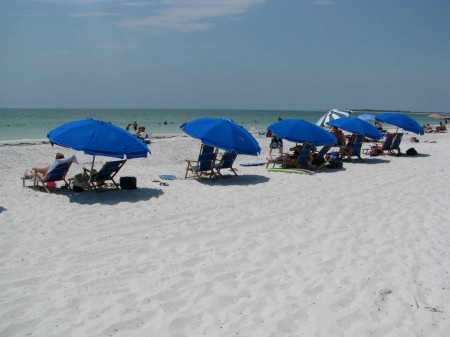 IMG_1594 At the foot of the boardwalk a vendor rents beach umbrellas, chairs and kayaks. Lifeguards are on duty during the warm months.